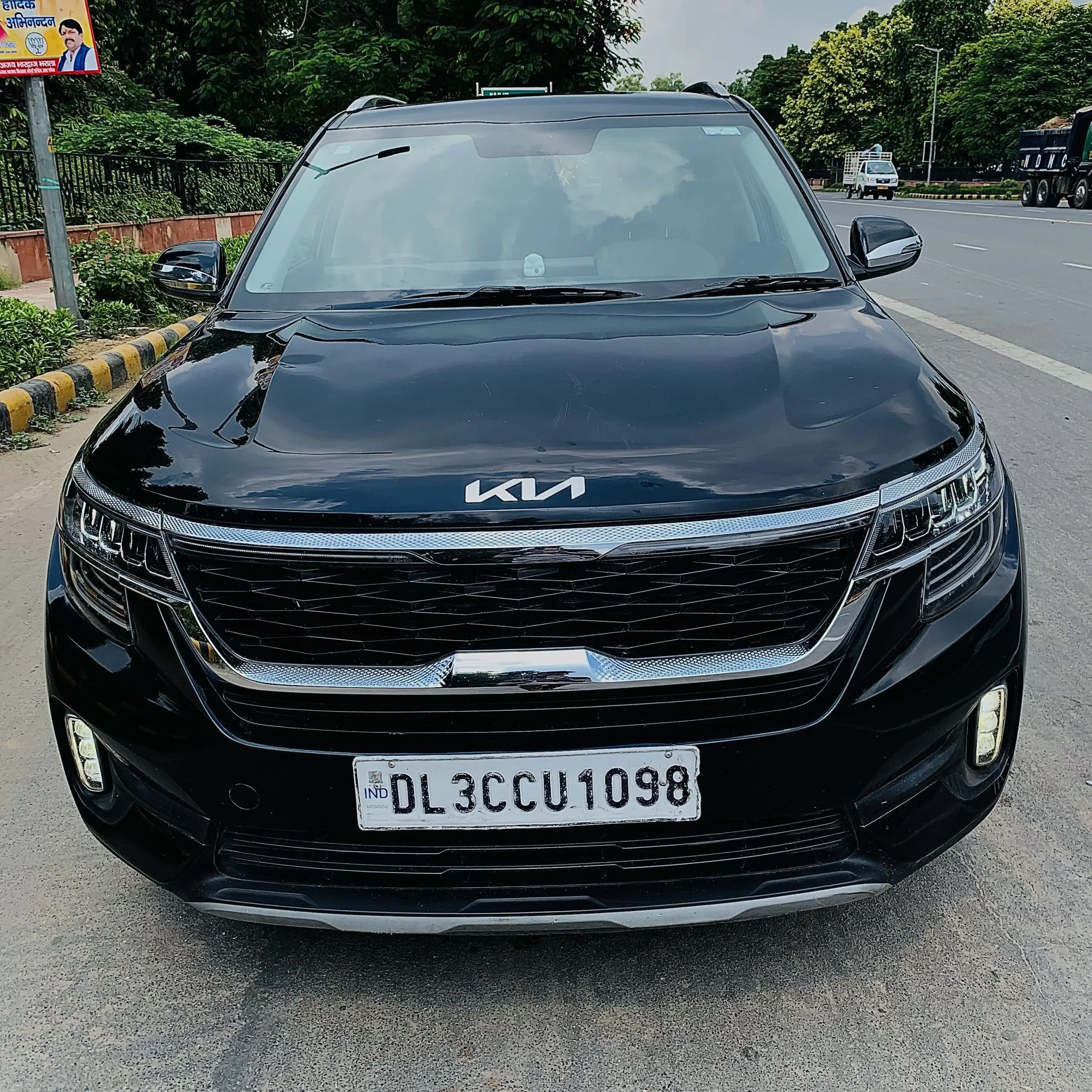 Self drive car in delhi - seltos