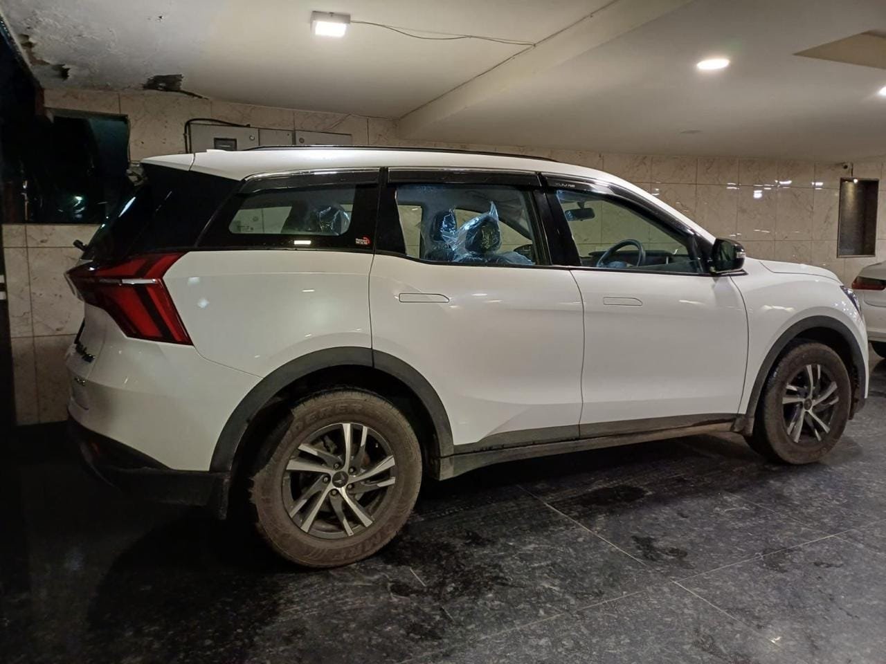 Rent a self drive car in Delhi- Mahindra XUV700