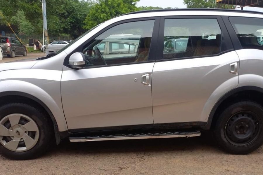 self drive cars delhi XUV500