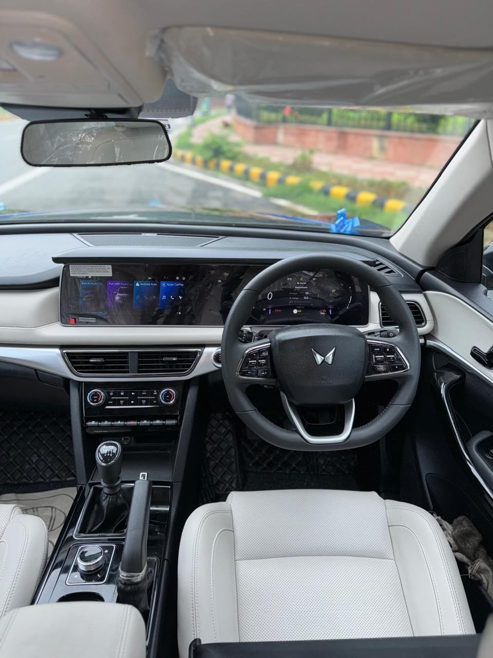 car rental delhi airport xuv700